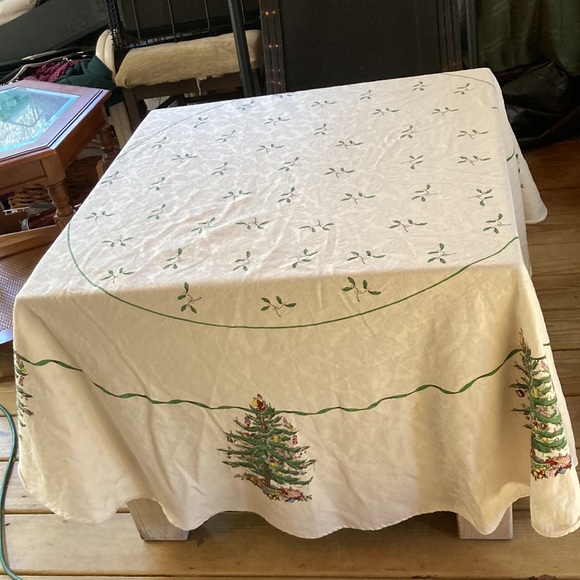 SPODE Christmas Tree Santa Tree Top Dining Table Tablecloth 70 inch Round - Picture 6 of 10